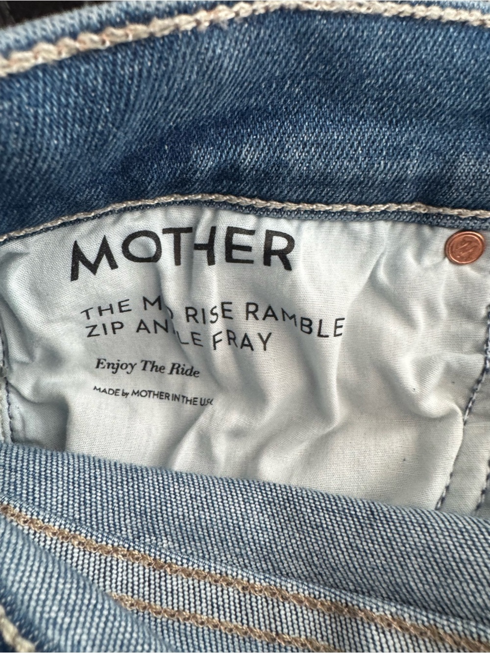 MOTHER Mid Rise Rider Ankle Fray Jean in Enjoy the Ride - Picture 6 of 8